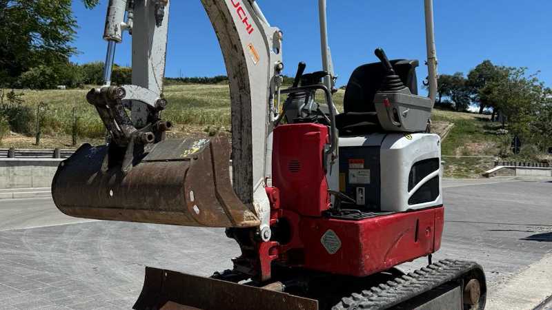 OmecoHub - TAKEUCHI TB210R